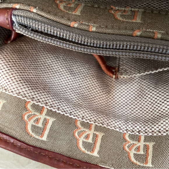 Dooney & Bourke Monogram Signature - Picture 4 of 11